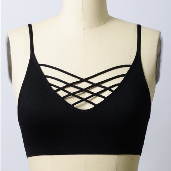 Black Interwoven Strappy Bralette - Picture 2 of 3
